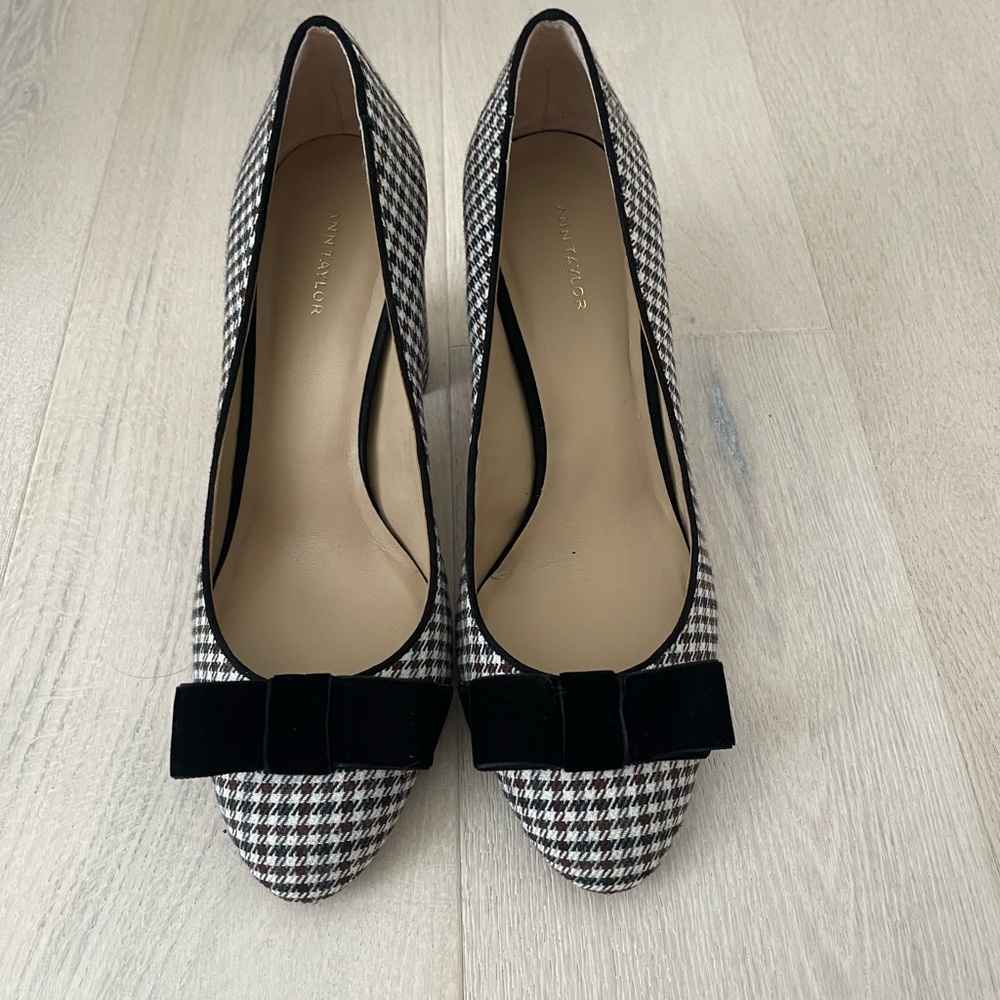 Used Ann Taylor pumps